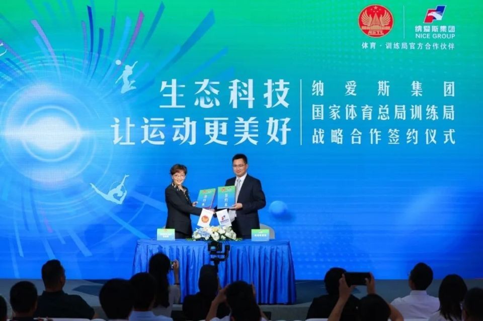 624-630体育营销Top10易烊千玺成中国首位奥林匹克之友 安踏发布奥运领奖服(图5) 624-630体育营销Top10易烊千玺成中国首位奥林匹克之友 安踏发布奥运领奖服(图5)