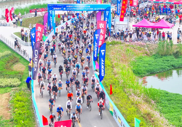 中国自行车运动骑游大会暨2024年大运河自行车系列赛(淮安盱眙站)鸣笛开赛(图2) 中国自行车运动骑游大会暨2024年大运河自行车系列赛(淮安盱眙站)鸣笛开赛(图2)