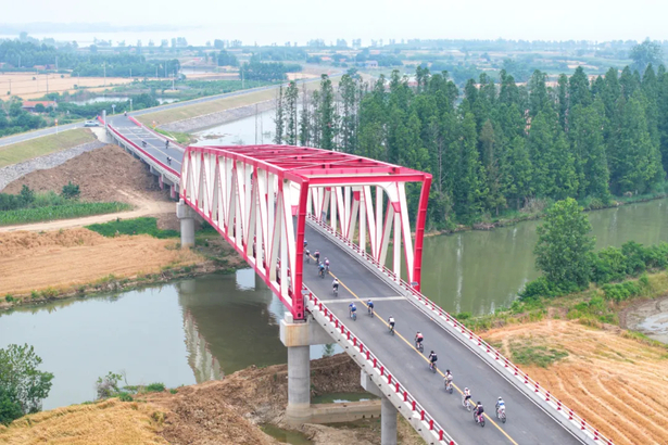 中国自行车运动骑游大会暨2024年大运河自行车系列赛(淮安盱眙站)鸣笛开赛(图4) 中国自行车运动骑游大会暨2024年大运河自行车系列赛(淮安盱眙站)鸣笛开赛(图4)