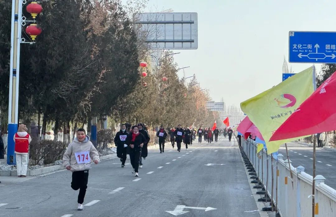 【全民健身】2024年全国新年登高健身大会新疆主会场·和硕县系列活动隆重举行(图3) 【全民健身】2024年全国新年登高健身大会新疆主会场·和硕县系列活动隆重举行(图3)