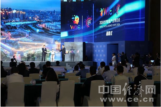 2024世界智能产业博览会在津闭幕 签约项目金额超千亿(图2) 2024世界智能产业博览会在津闭幕 签约项目金额超千亿(图2)